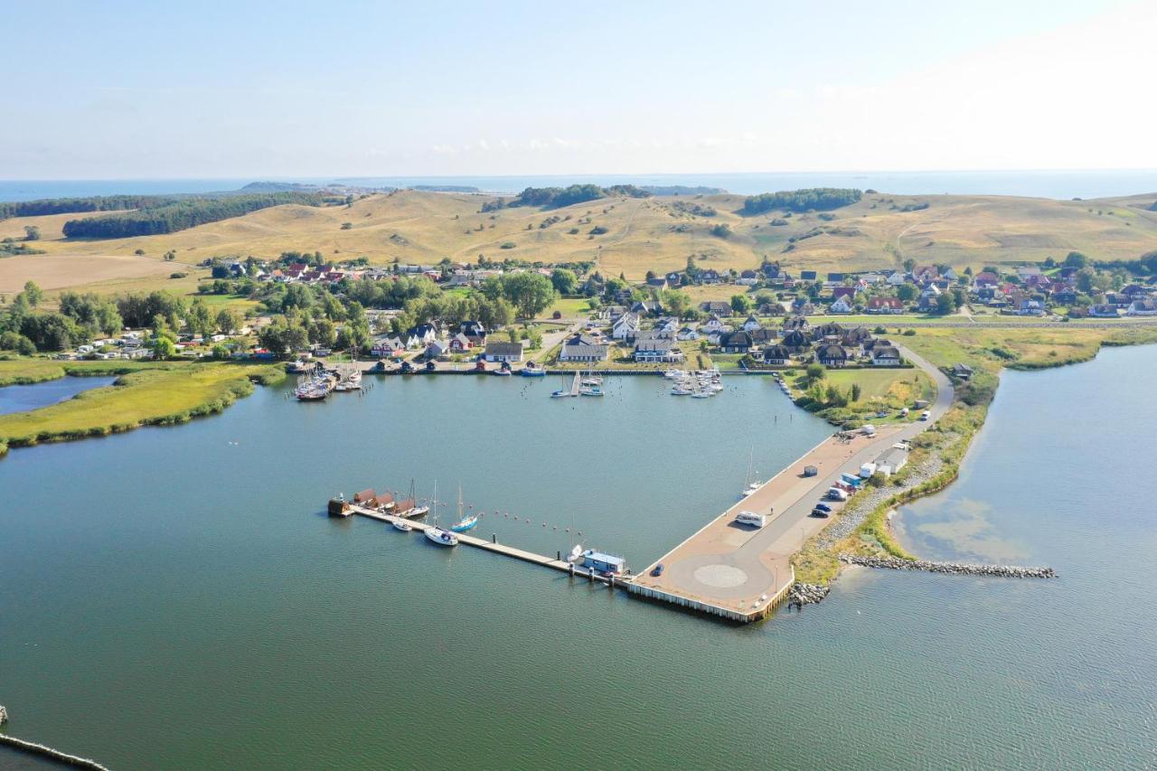 Wassernahes Ferienhaus Mit Meerblick Und Schwimmbadnutzung In Sellin - Ferienhaus Rohrweihe Gager Esterno foto
